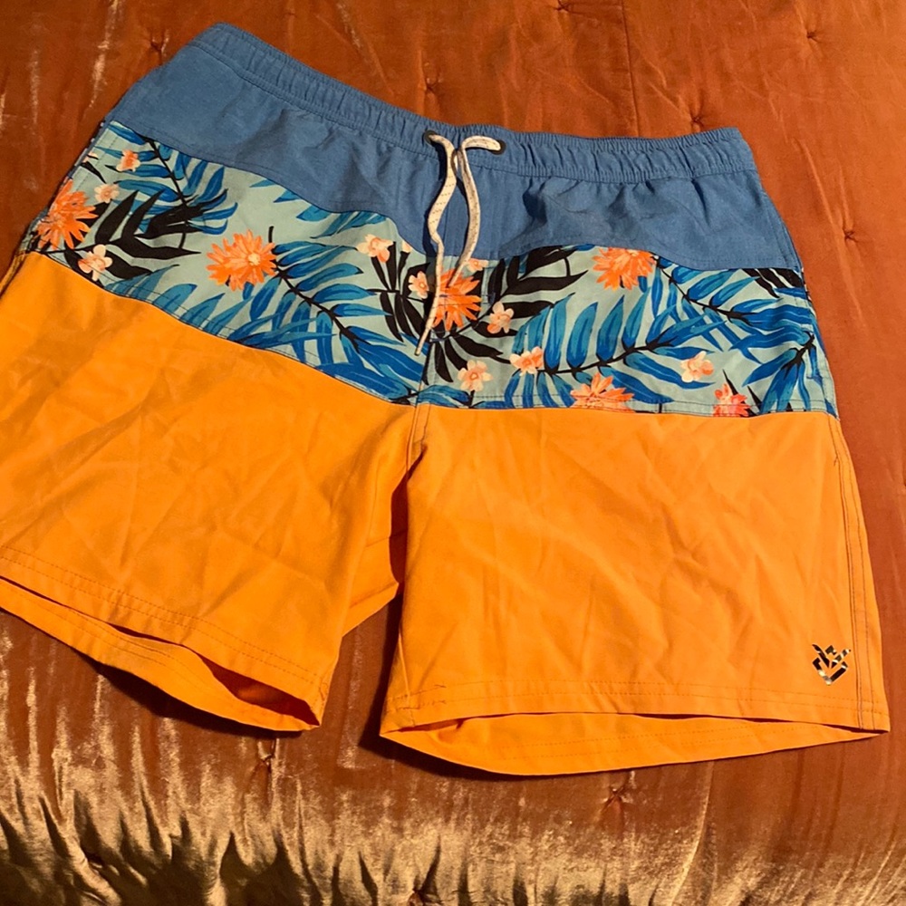 Veece size L swim trunks